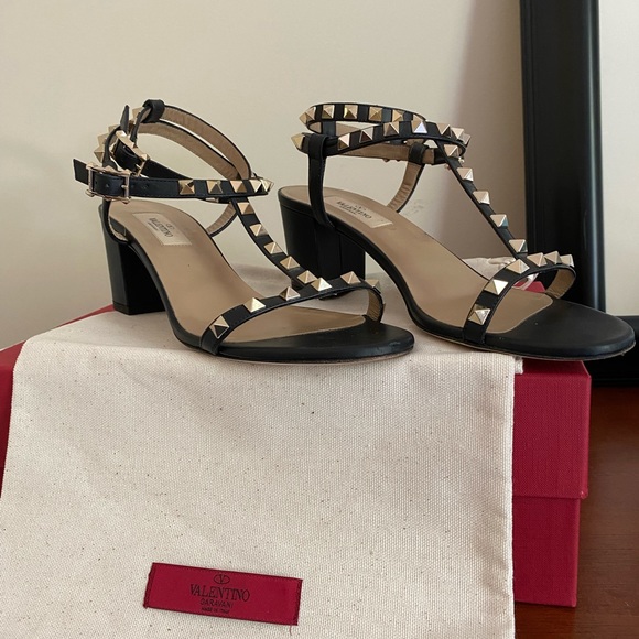 VALENTINO Rockstud Black T-Strap Block Heel Sandals 9/39 - Picture 3 of 6